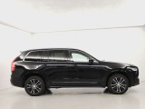 2021年モデル XC90 B5 AWD モメンタム 7人乗 1オーナー マイルドハイブリッド 純正ナビ CarPlay 先進安全装置 本革シート LEDヘッドライト 純正18インチアルミホイール オニキスブラックメタリック入荷しました♪