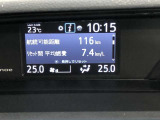 マルチインフォメーションディスプレイは、燃費に関する情報や、走行に関する各種の情報を表示します。また、スイッチ類の操作でシステムの設定などを変更することもできます。