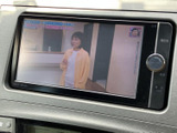 テレビ映像を画面で楽しめる装備です。お出かけ先で停車している間の待ち時間にも、映像を視聴して過ごせます。画面表示を活用でき、日常のさまざまな場面で便利です。