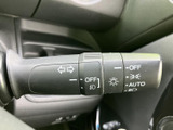操作しやすい位置に配置されたウインカーレバーです。スムーズな操作で、安全な車線変更をサポートします。直感的に操作できる設計です。