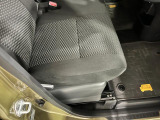 痛みの出やすい運転席シートの角、フロアマット、座面、ともに良好です