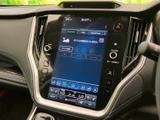 オーディオ画面にはBluetoothやUSBなどの選択肢が表示され、使いたい音源を確認しやすい構成です。画面上で設定やメニューを選べるため、日々の車内時間に活用いただけます。