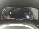 『運転』に対するBMWのこだわりはメーターパネルにも表れております。視野性の良いメーターパネルは疲労感の軽減と、運転の楽しさをもたらしてくれます。