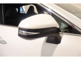 サイドターンランプ付きドアミラー。車両のドレスアップと右左折時の被視認性を兼ね備えたお洒落なミラーです。
