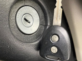 【キーレス】少し離れた場所からでもボタン一つでドアの開錠・施錠ができるのでとっても便利!ドアの鍵穴周りに傷をつけることもありません♪