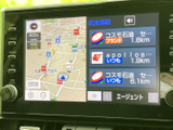 運転に役立つ情報が満載の地図画面。周辺の道路状況や目的地までのルートを分かりやすく表示し、スムーズな移動をサポートします。