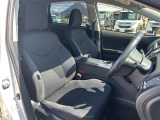 【運転席】座り心地が良いシートなので長時間の運転でも快適にお過ごしいただけます。新品のフロアマットのご注文も可能です。掲載箇所以外にご希望の写真がございましたらお気軽にお問い合わせ下さい。