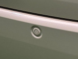 駐車場などでペダルの踏み間違えた時、急発進を抑制するバックソナーセンサーが付いているので安心です。