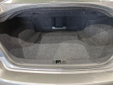 積み下ろしのしやすいデッキにはたっぷりと荷物を積み込んでいただけます。遊びから仕事まで、様々なシーンで頼れます♪