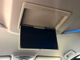 【フリップダウンモニター】大画面モニターで後席でもエンタメをお楽しみいただけます。小さなお子様にも大人気の装備です♪