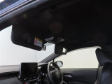 運転席・助手席にはバニティーミラー付きサンバイザーがございます。