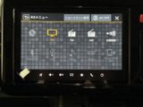 ディスクやラジオ、Bluetooth、USBなど、選べる音源が画面にまとまっています。目的に合わせて項目を選びやすく、日々の移動中にお好みの音楽や情報を楽しめます。
