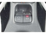 電動パーキングブレーキを搭載。スイッチ操作でパーキングブレーキを作動・解除することが可能です。