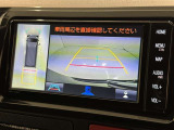 後方の見える安心をお届けするバックガイドモニター付:バックするときのアシストラインもあって楽々バック!車庫入れや縦列駐車をサポートし、苦手な駐車も安心です!今やもう手放せない装備ですネ♪