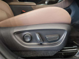 パワーシート搭載。微妙な調整が手軽にでき、ピッタリの最適なポジションで運転することが可能です。