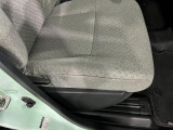 痛みの出やすい運転席シートの角、フロアマット、座面、ともに良好です