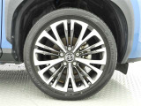 純正18インチアルミホイールが付いていますので、足元も引き締まります!