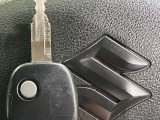 【キーレス】少し離れた場所からでもボタン一つでドアの開錠・施錠ができるのでとっても便利!ドアの鍵穴周りに傷をつけることもありません♪