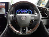 視認性のいいメーター周り。