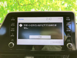 画面に案内が表示され、周囲には音量や各種メニューのボタンを配置。画面とスイッチがまとまっており、必要な項目を確認しながら操作しやすい構成です。日常の移動でも使い勝手を確かめやすい装備です。