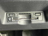 視認性の高いメーター類が、運転に必要な情報を的確に伝えます。運転に集中できる、シンプルで洗練されたデザインです。