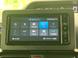 多彩なソースに対応し、車内を豊かな音空間に変えます。お好みの音楽を楽しみながら、快適なドライブを体感してください。音質にもこだわりました。