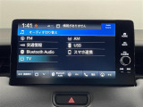 【Honda Connect対応】専用アプリをスマートフォンにダウンロードすることにより、離れた場所からエアコンを操作したり、クルマの位置情報を確認することができます。