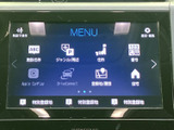 多彩な機能を備えたナビゲーションシステム。普段使いから長距離ドライブまで、快適なカーライフをサポートします。操作も直感的に行えますよ。