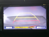 バックモニター付き。 車両後方の映像が画面に表示されるので、車庫入れが苦手な人も安心です。ただし、目視確認もお忘れなくお願いいたします。
