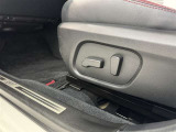 電動パワーシートです。 高級車によく付いてますね。 ポジションを細かく調整、出来るので長時間の運転もリラックスして出来ちゃいますね。