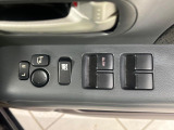 【電動格納ミラー】サイドミラーは電動格納式となっており、狭い駐車場でもキズがつくリスクを抑えられます。