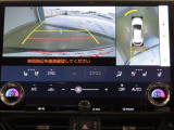 車両を上から見たような映像を映し出すパノラミックビューモニター付きです。