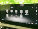 複数の音源が画面上に並び、聴きたいメディアを選びやすい構成です。ラジオやBluetoothなどの項目を確認しながら、日々の移動時間に合わせた音楽を楽しめます。