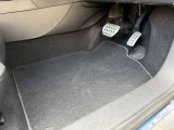 運転席フロアマットは少し擦れがあります