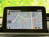 鮮明なディスプレイが、目的地までの道順をわかりやすく表示。スムーズなカーナビゲーションで、快適なドライブをサポートします。