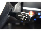【クル-ズコントロ-ル】・・・高速道路などで一定速度でのクルージングが可能。 余分なアクセル操作を減らし、ドライバーの負担を軽減。 燃費の向上にも貢献します。
