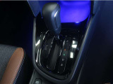 無段変速機(CVT)を搭載。有段変速機に存在する「変速ショック」が無いので、スムーズなアクセル操作が可能です♪
