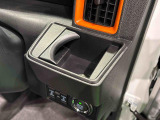 運転席ドリンクホルダーついています