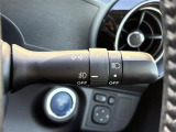 【オートライト(AUTO)】外の明るさをシステムが感知して、自動でヘッドライトが点灯します。ヘッドライトをつけ忘れを防ぐ便利機能です。