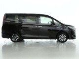 両側パワースライドドア付きだから、狭い駐車スペースなどでの 乗り降りラクラク!小さなお子さまのいるご家庭には嬉しい装備。