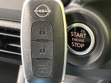 【インテリジェントキー】カバンやポケットに入れたままでもドアの施錠・解錠が可能なスマートキーを装備。エンジンのオン・オフ時もカギを取り出す必要が無いからとっても便利です♪