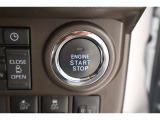 始動はブレーキを踏みながら、ENGINESATRT・STOPスイッチををワンプッシュするだけです!バックやポケットに携帯していればスマートキーを取り出す必要はありません