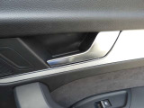 シンプルさと機能性が両立しており、ドイツ車らしい良いインテリアになっています。手の込んだ手法で静かで快適な室内を実現させています。