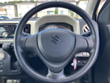 握りやすいステアリングは、長距離運転でも疲れにくい設計です。快適な運転操作をサポートし、安心のドライブを叶えます。
