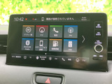 画面上にラジオやBluetooth、USBなどの選択項目が並び、使いたい音源を選びやすい構成です。タッチ操作で目的のメニューを確認でき、日々の移動時間に合わせて活用できます。