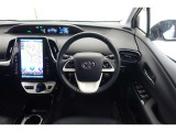 スポーティームード溢れる運転席周りですね。 クイックなドライビングに対応できるよな運転席回りになっています。 ドライブがますます楽しくなりますね!