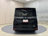 リヤ、後ろから見るとまた車の印象が変わってきますね☆☆