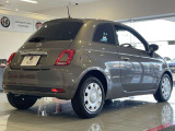 伝統的なFIAT500のデザインを現代的にアレンジしたリアビュー。どの角度から見ても魅力あふれるスタイルです。