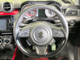 【純正革巻きステアリング】上質な革を使用することで、手にしっかり馴染みとても運転しやすいハンドルです♪