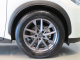 純正のアルミホイール装着車です。タイヤサイズは225/60R17です。